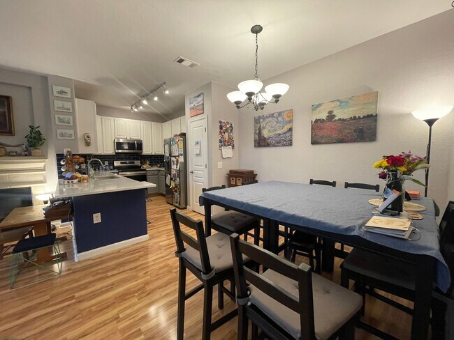 Building Photo - $0 DEPOSIT OPTION! LUXURIOUS 3BED/2BATH CONDO WITH MODERN UPGRADES