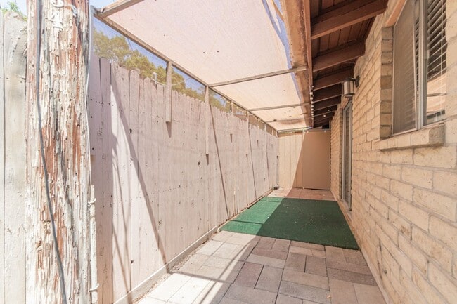 Building Photo - 2-Bedroom Condo in Citrus Acres Steps from...