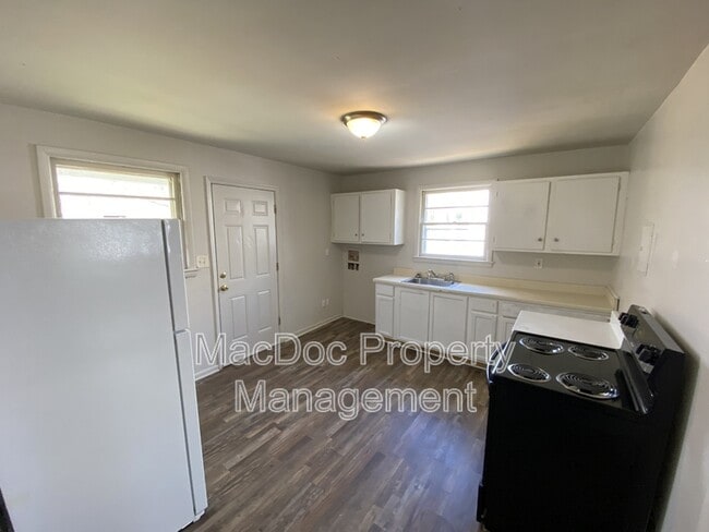 Building Photo - 209 Frazier St