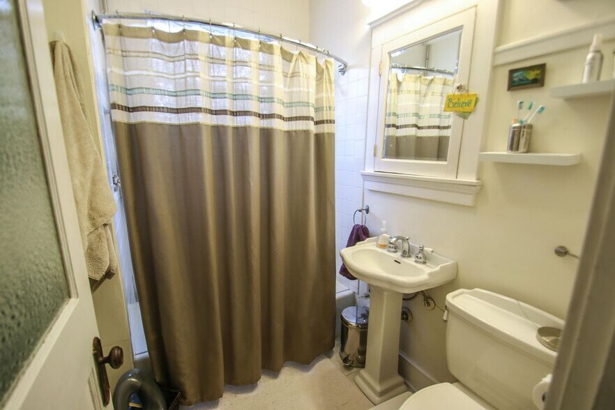 Building Photo - 2762 N Murray Ave