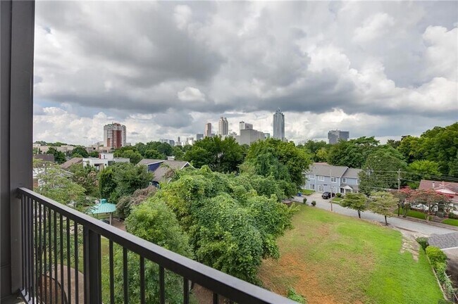 Building Photo - 456 Parkway Dr NE