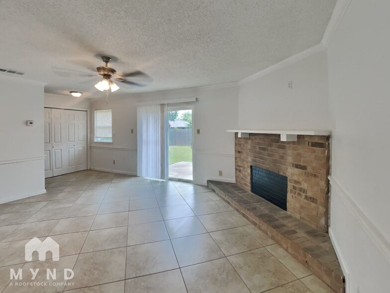 Building Photo - 709 Croydon Dr