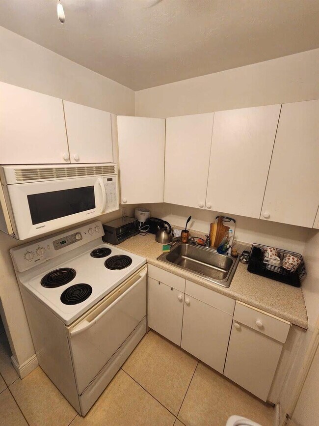 Building Photo - 1801 NE 62nd St