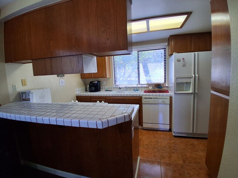 Building Photo - 1127 Rosa Del Rio Way