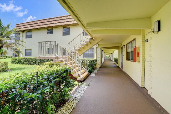 Building Photo - 123 Saxony Trail