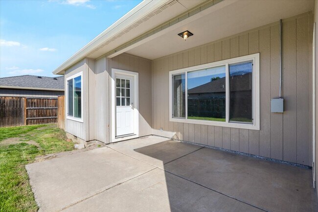 Building Photo - 2540 Bethany Ct