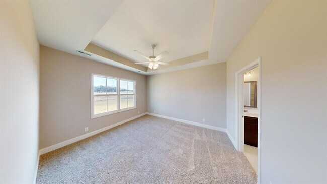 Building Photo - 3 bedrooms almost brand new house