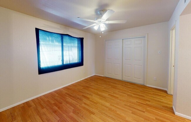 Building Photo - 1025 Valencia Dr SE