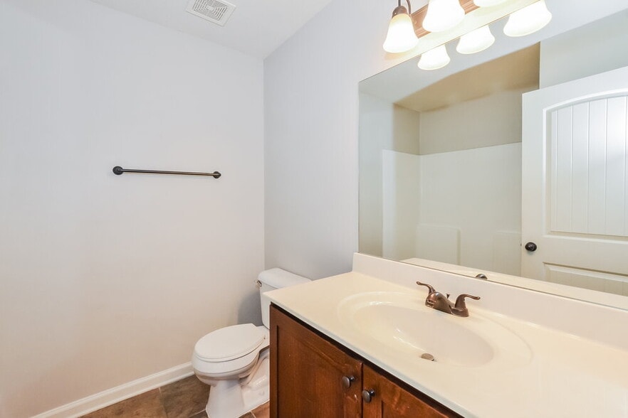 Building Photo - 2565 Woodcutter Dr