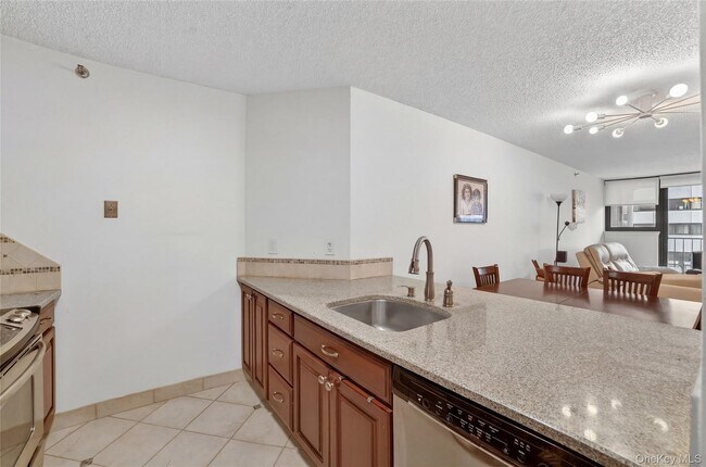 Building Photo - 25 Rockledge Ave