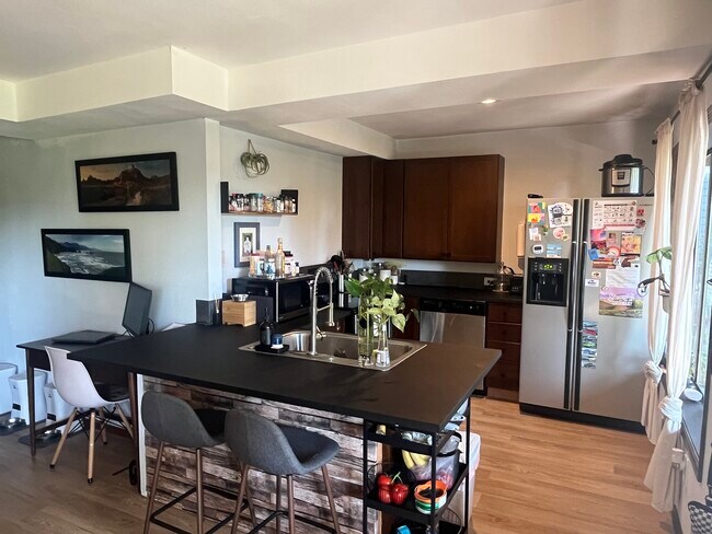 Building Photo - 17221 SE Oatfield Rd