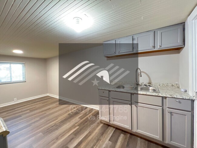 Building Photo - 1548 Lingo St