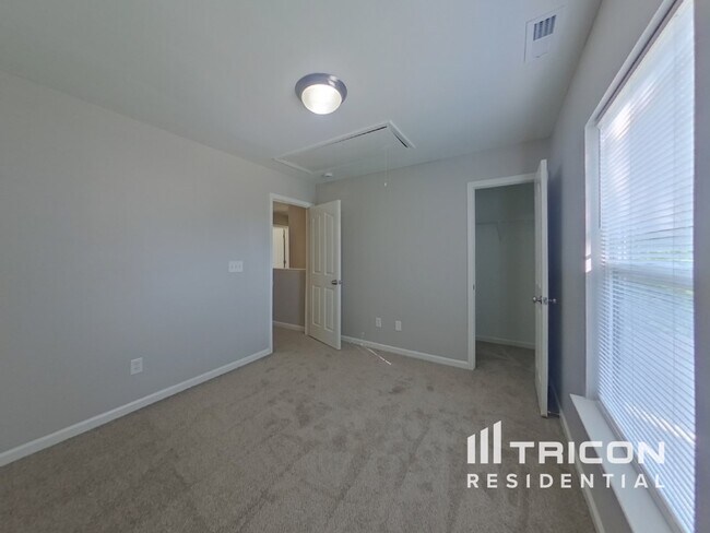 Building Photo - 345 Hunslet Cir