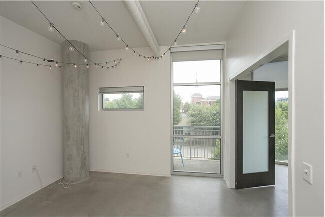 Building Photo - 2115 Yeaman Pl