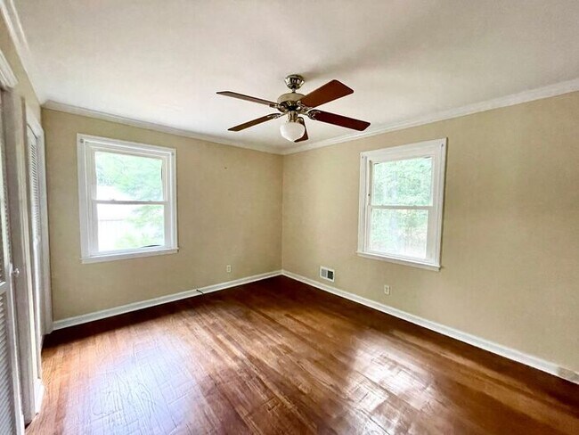 Building Photo - Lexington- Offering Self Guided Tour with ...