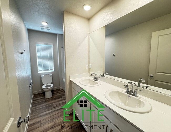 Building Photo - A Stunning Brand-New Home in a Prime Locat...