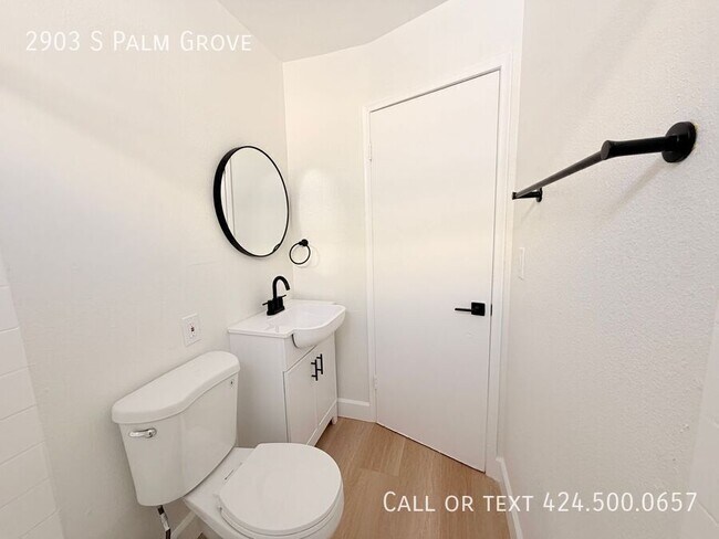 Building Photo - 2903 S Palm Grove Ave