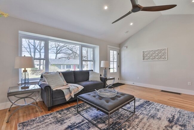 Building Photo - 7 Christopher St