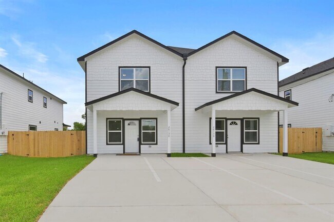 Building Photo - 2607 Randolph Rd