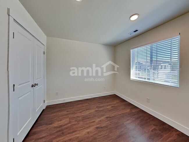 Building Photo - 1421 Alderleaf Ave