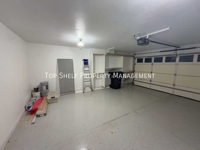 Building Photo - 386 NE Satinwood-