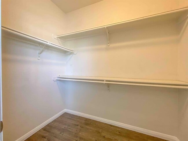 Building Photo - 609 W 37th St