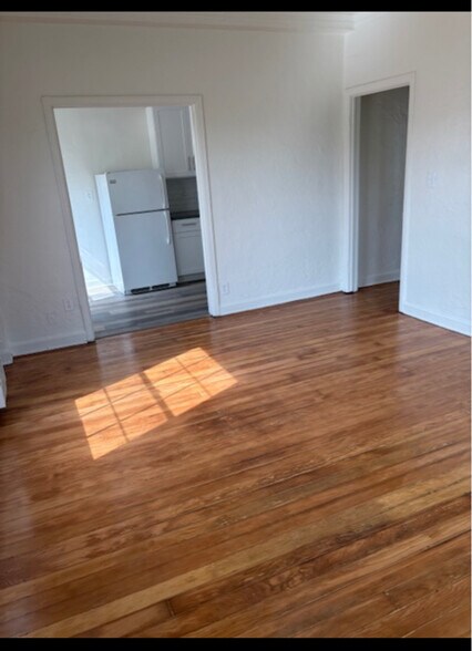 Building Photo - 1523 N McCadden Pl