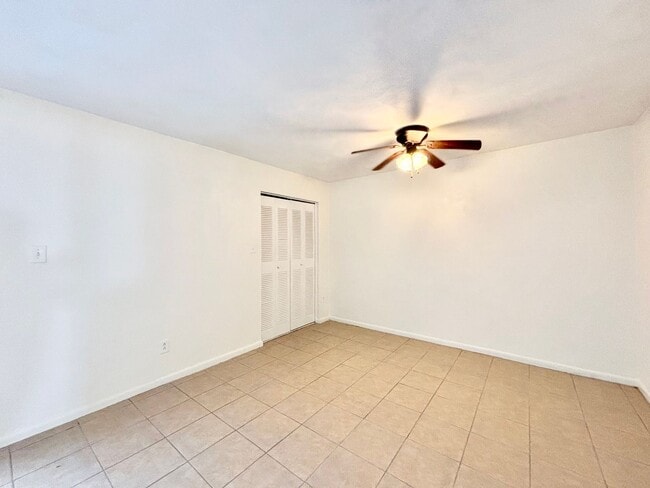 Building Photo - Cozy Townhome in Virginia Beach