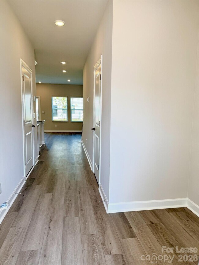 Building Photo - 1719 Braemar Vlg Dr