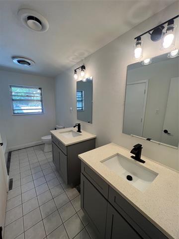 Building Photo - 1501 W Chestnut St