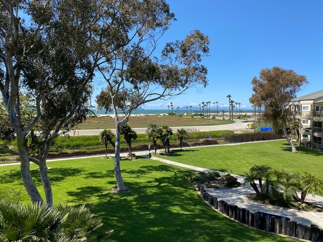 Building Photo - Fully Furnished Condo at the Beach