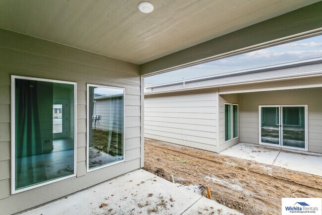 Building Photo - Newer 3 bedroom 2 bath duplex SE Wichita