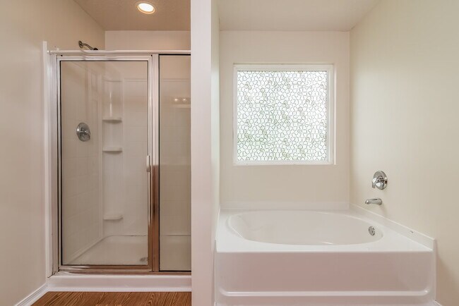 Building Photo - 5723 Roxbury Dr