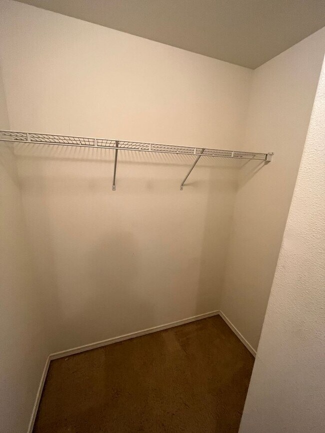 Building Photo - 3 Bed/2.5 Bath Single Family Home in River Canyon Estates