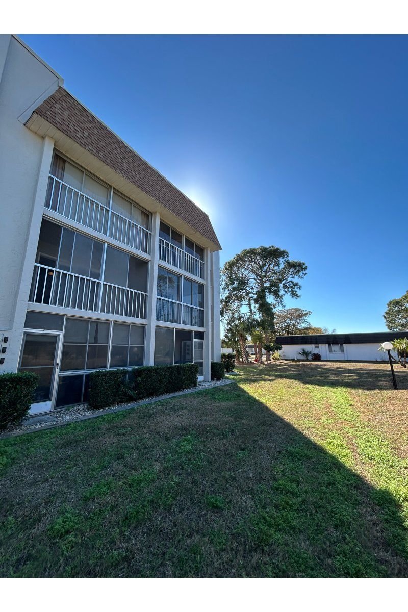 Building Photo - 1540 Glen Oaks Dr E
