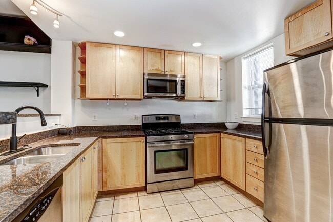 Building Photo - 1726 Aliceanna St