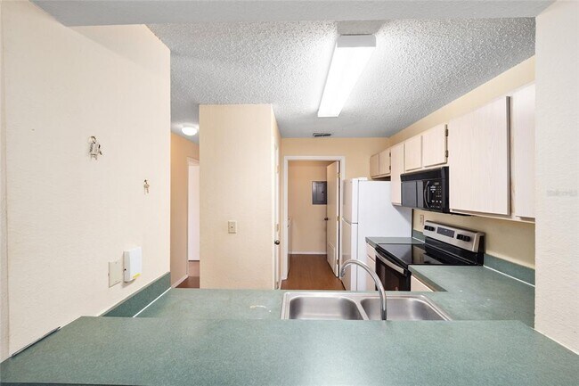 Building Photo - 3705 SW 27th St
