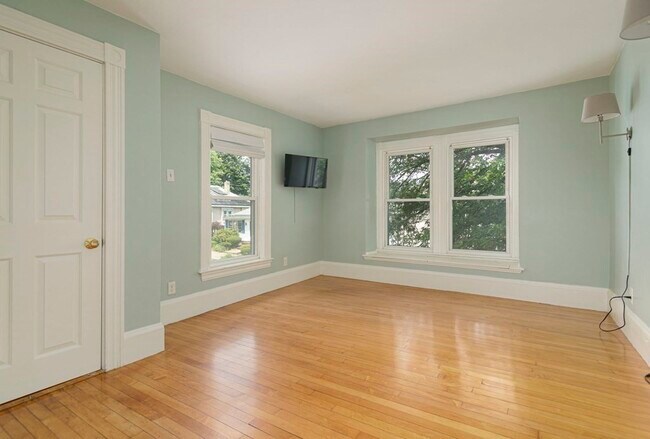 Building Photo - 77 Wildwood Ave