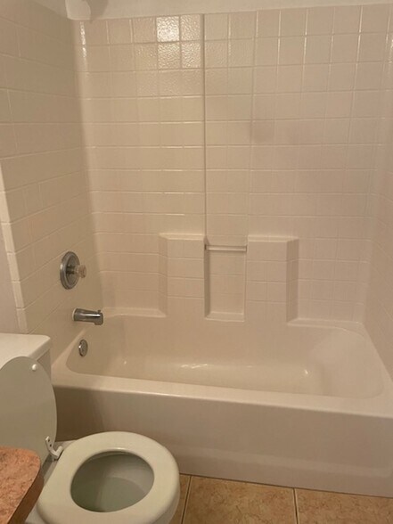 Building Photo - 51 Fordham Ln