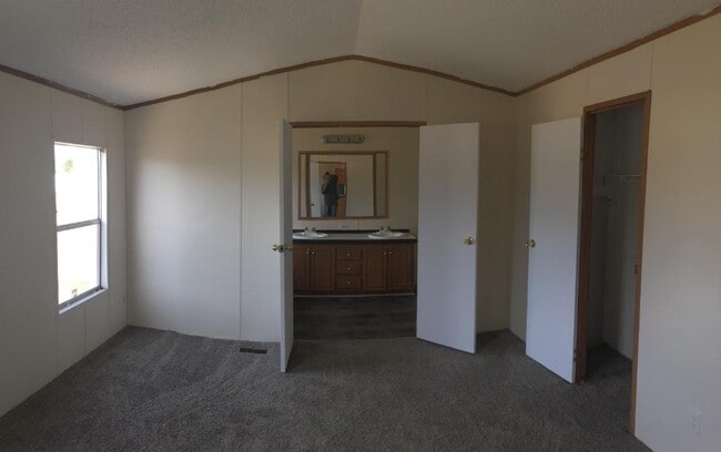 Building Photo - Newly remodeled 3 BDR / 2 BA Home