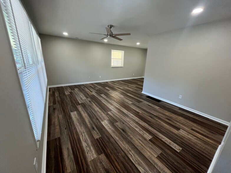 Building Photo - 3313 E 17th Ave