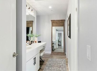 Building Photo - 6435 Kanan Dume Rd