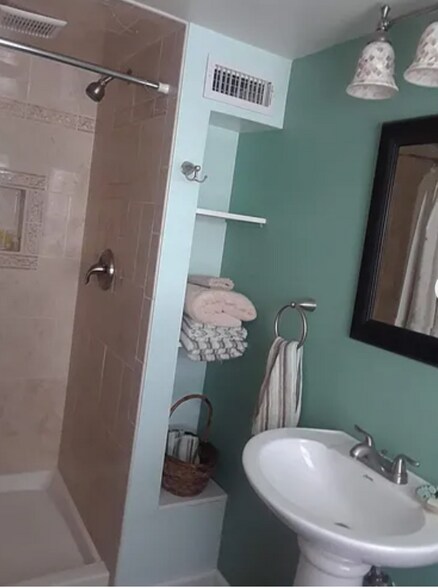 Building Photo - 2255 Engle Rd