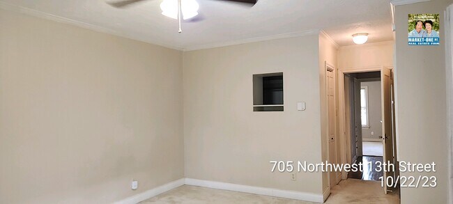 Building Photo - 705 NW 13th St