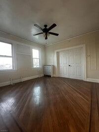 Building Photo - 61 Wainwright St