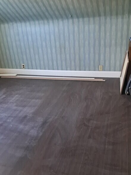 Building Photo - 12 7th St