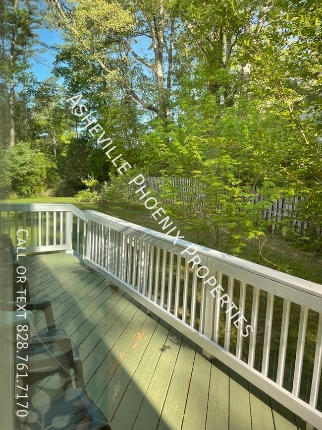 Building Photo - 120 Little Fox Ln