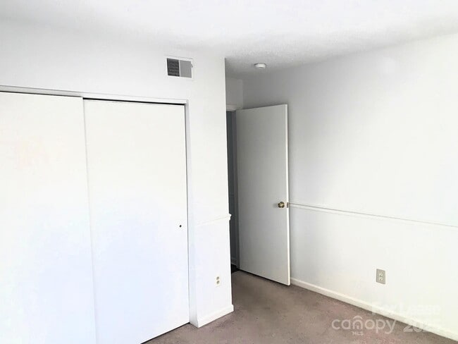 Building Photo - 11026 Harrowfield Rd