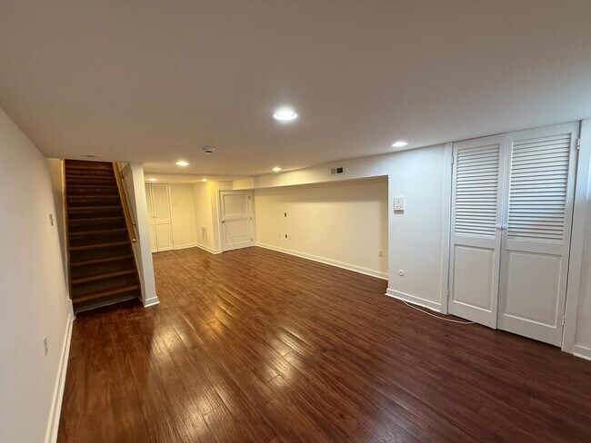 Building Photo - Newly Renovated Triplex East Passyunk