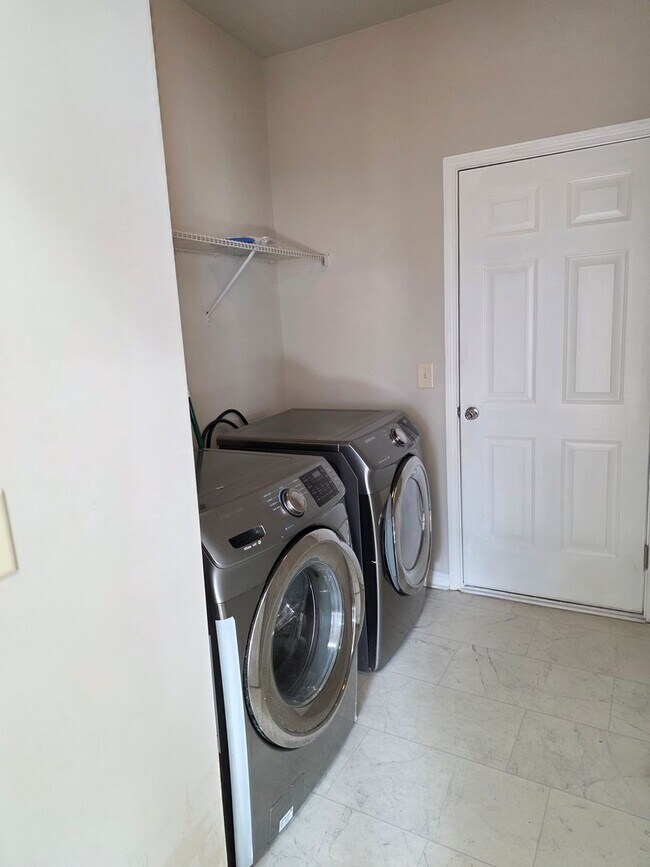 Building Photo - Beautiful 4 bed 2.5 bath home located in Cartersville